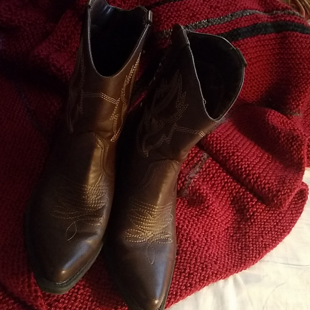 Short boots